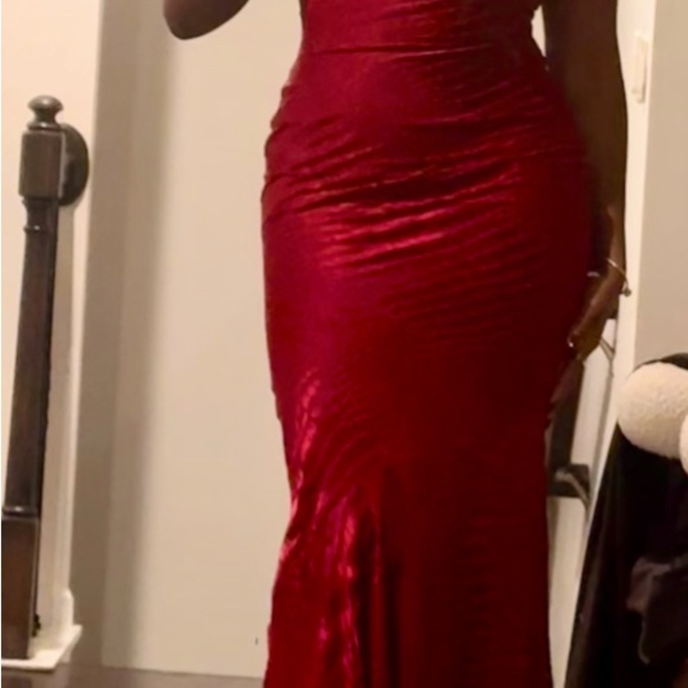House of CB Nalani Deep red satin maxi evening Dress - Picture 3 of 3